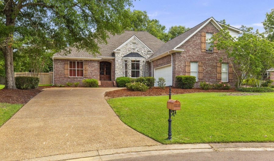 124 Fox Hollow Bnd, Brandon, MS 39047 - 5 Beds, 3 Bath