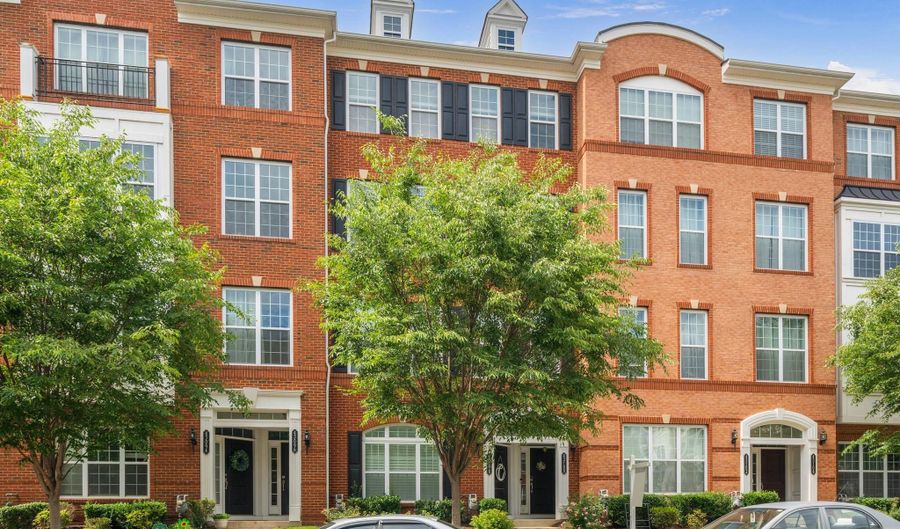 43100 THOROUGHFARE GAP Ter, Ashburn, VA 20148 - 3 Beds, 3 Bath