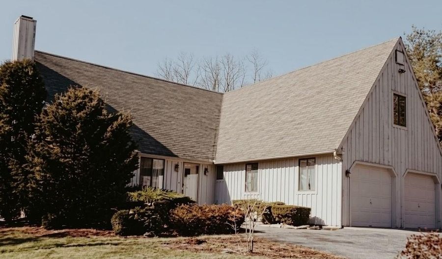 7 Taber Hill Rd, North Smithfield, RI 02896 - 3 Beds, 4 Bath