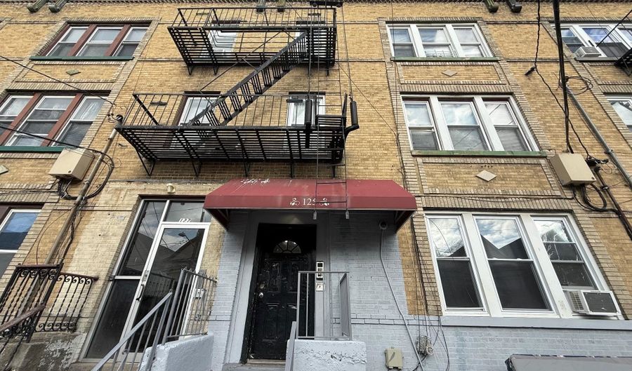 125 W 54TH St 2R, Bayonne, NJ 07002 - 2 Beds, 1 Bath