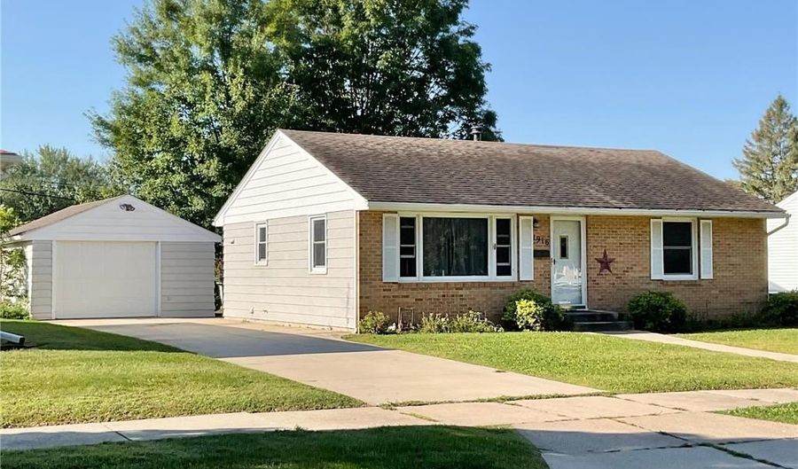 1916 3rd Ave SE, Austin, MN 55912 - 4 Beds, 2 Bath