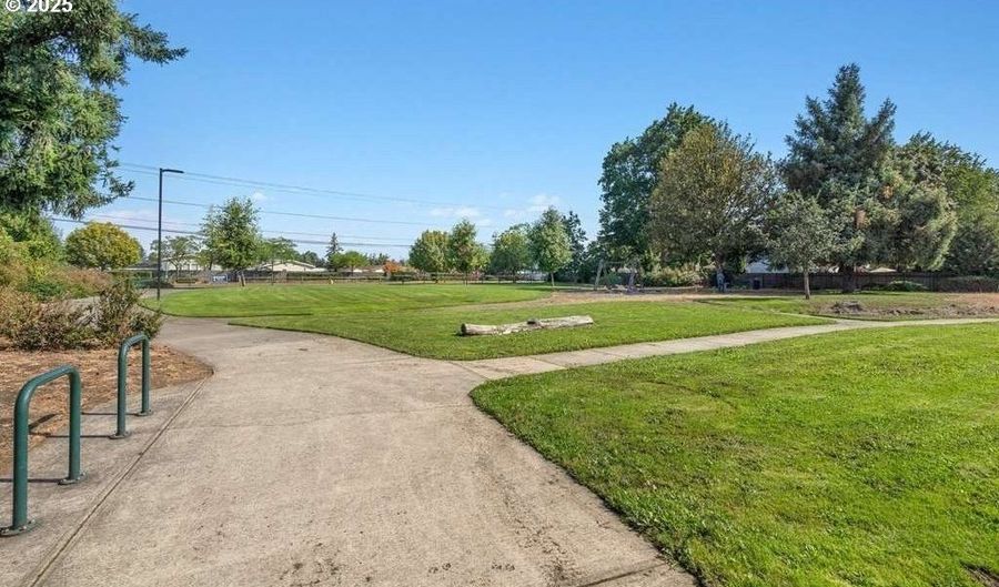 10710 SE 75TH Ave, Milwaukie, OR 97222 - 3 Beds, 3 Bath