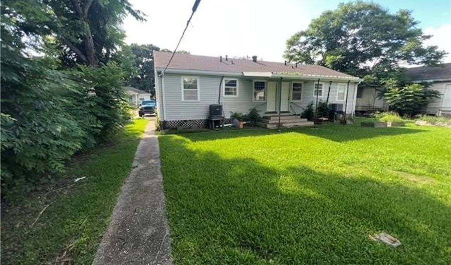713 COMMUNITY St, Arabi, LA 70032 - 2 Beds, 1 Bath