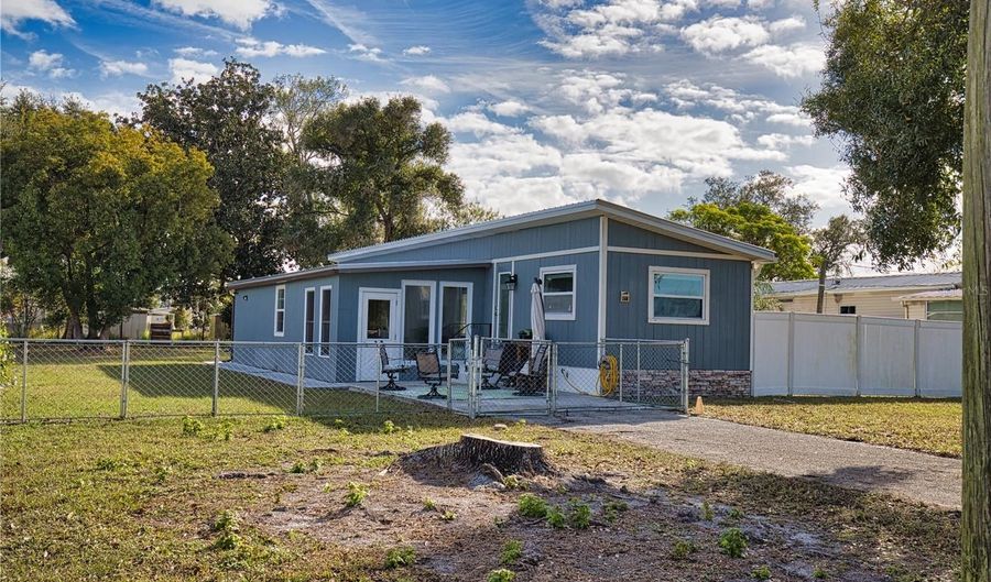 2302 SE RED BARON Dr, Arcadia, FL 34266 - 2 Beds, 2 Bath