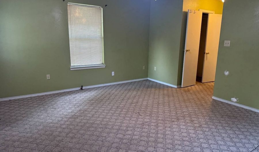 305 NW 3rd St, Antlers, OK 74523 - 4 Beds, 2 Bath