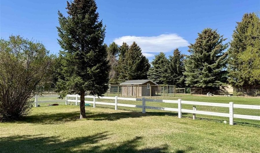 221 44th St N, Cody, WY 82414 - 4 Beds, 2 Bath