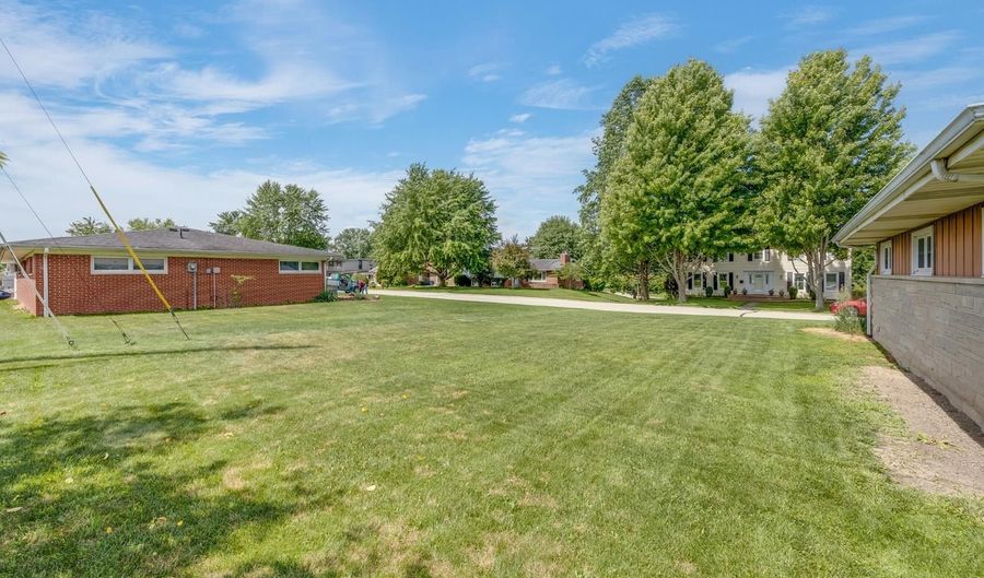 421 Country Club Dr, Batesville, IN 47006 - 4 Beds, 3 Bath