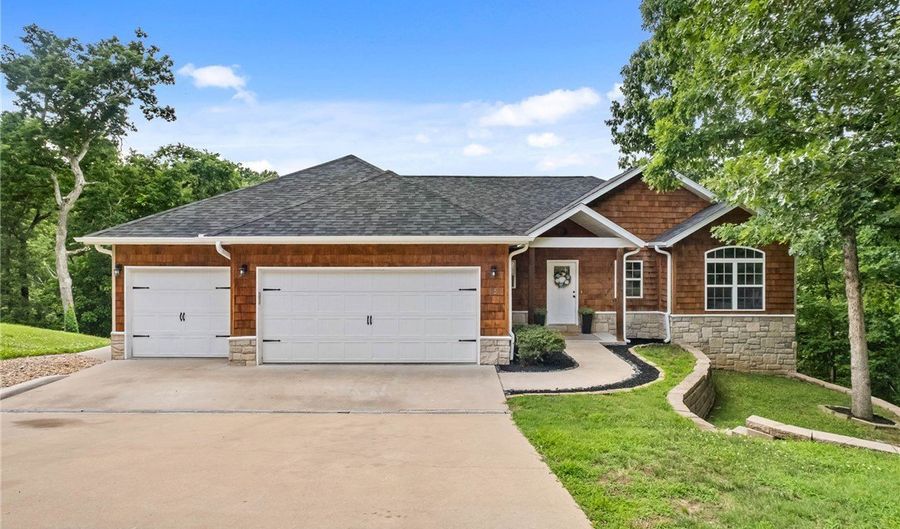 25 Halifax Ln, Bella Vista, AR 72714 - 5 Beds, 3 Bath
