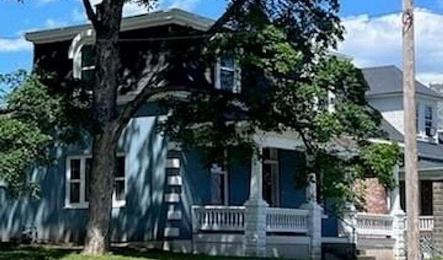 421 Unity St, Atchison, KS 66002 - 3 Beds, 3 Bath