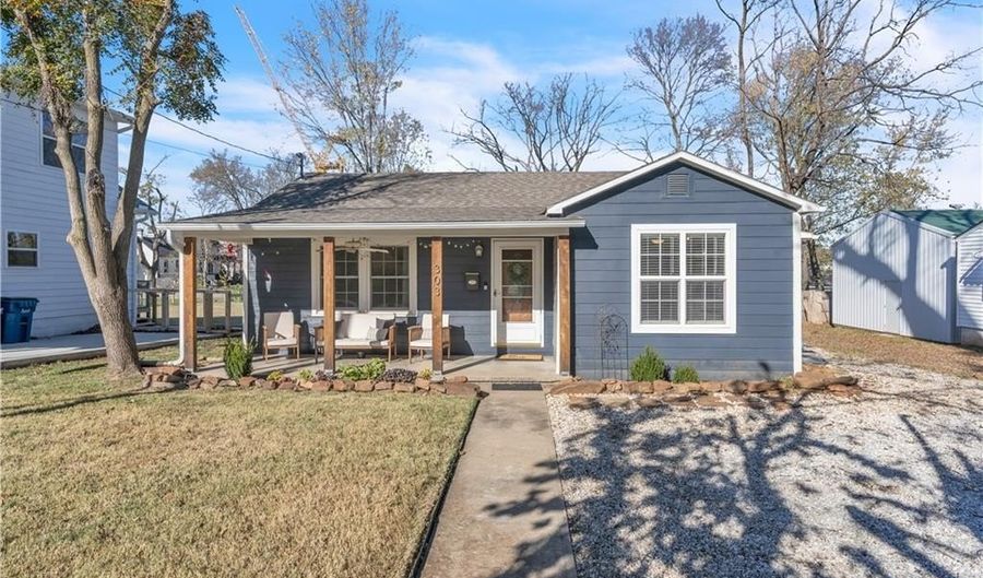 303 SE Henry St, Bentonville, AR 72712 - 2 Beds, 1 Bath