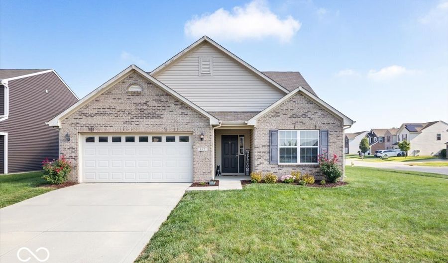 892 Coralberry Ln, Greenwood, IN 46143 - 3 Beds, 2 Bath