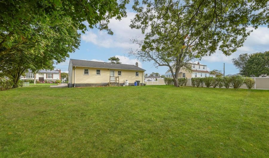 52 Cedar Rd, Amityville, NY 11701 - 3 Beds, 2 Bath
