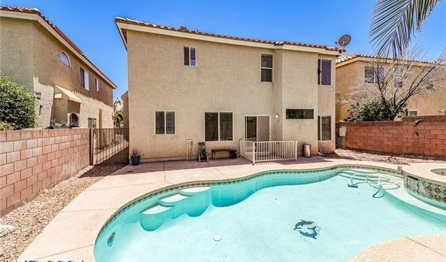 6586 W Camero Ave, Las Vegas, NV 89139 - 5 Beds, 3 Bath