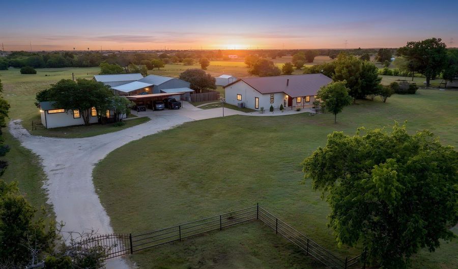 2112 N County Road 810, Alvarado, TX 76009 - 6 Beds, 7 Bath