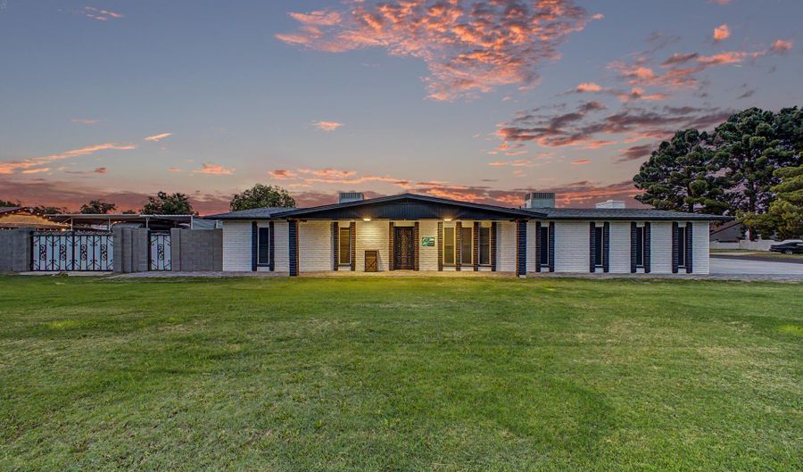 10302 W EARLL Dr, Avondale, AZ 85392 - 5 Beds, 4 Bath