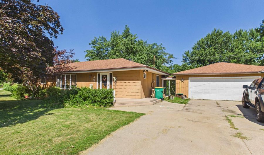 401 N College St, Agency, IA 52530 - 4 Beds, 3 Bath