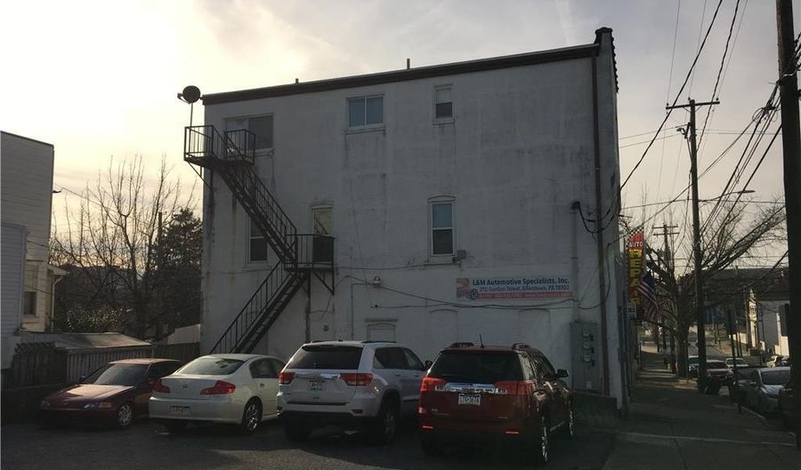 210 W Gordon Street Unit 3Rd Floor 3Rd Floor, Allentown, PA 18102 - 2 Beds, 1 Bath