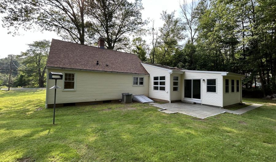 430 Huckleberry Hill Rd, Avon, CT 06001 - 3 Beds, 1 Bath