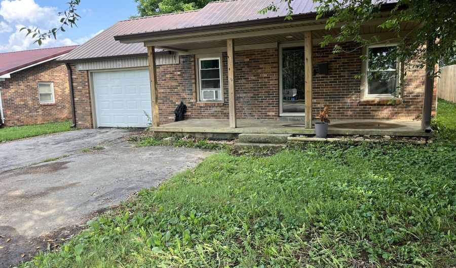 105 Brown St, Albany, KY 42602 - 3 Beds, 2 Bath