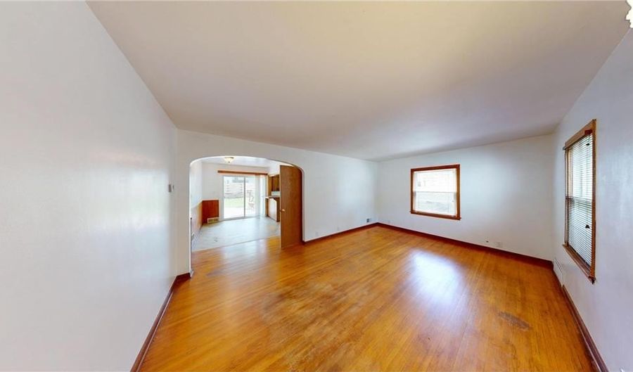 1223 James Ave, Albert Lea, MN 56007 - 3 Beds, 1 Bath