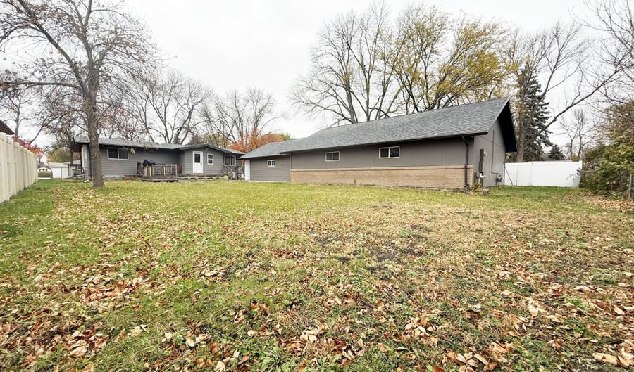 1409 S McCoy St, Aberdeen, SD 57401 - 4 Beds, 3 Bath