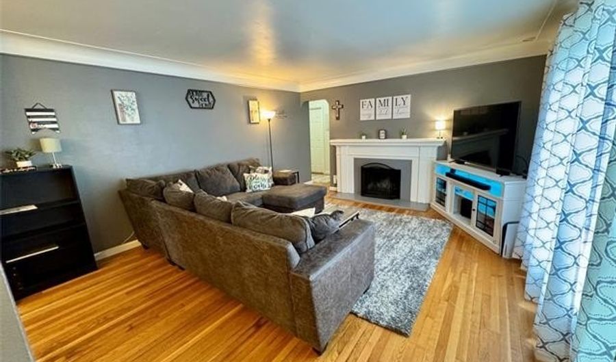 14558 Harrison Ave, Allen Park, MI 48101 - 3 Beds, 2 Bath