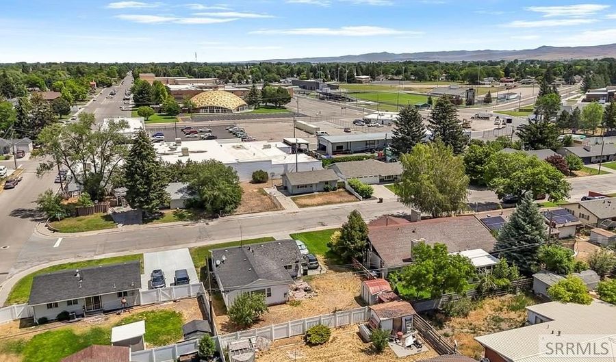 465 Collins St, Blackfoot, ID 83221 - 3 Beds, 1 Bath