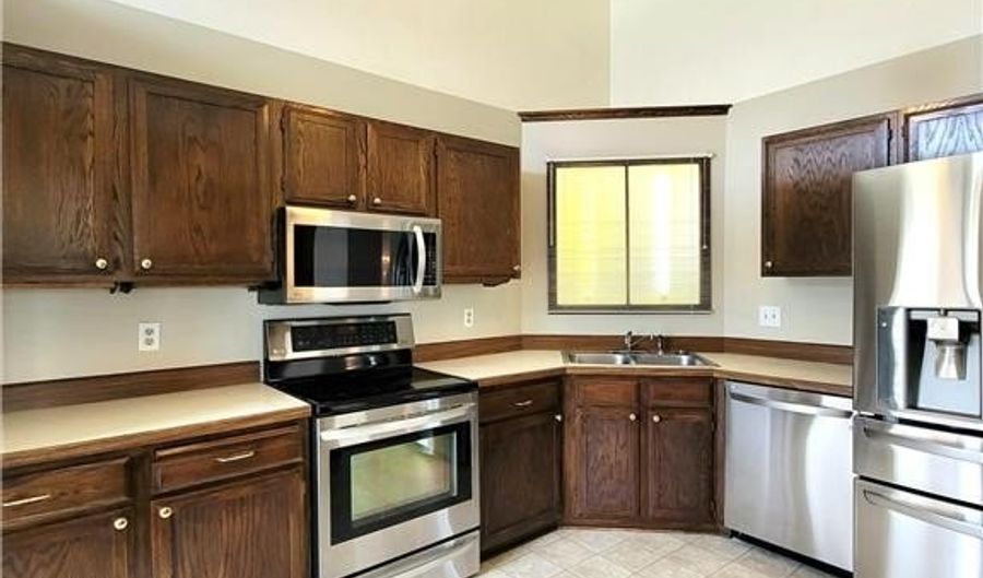 15705 Griffon Ct, Apple Valley, MN 55124 - 2 Beds, 3 Bath