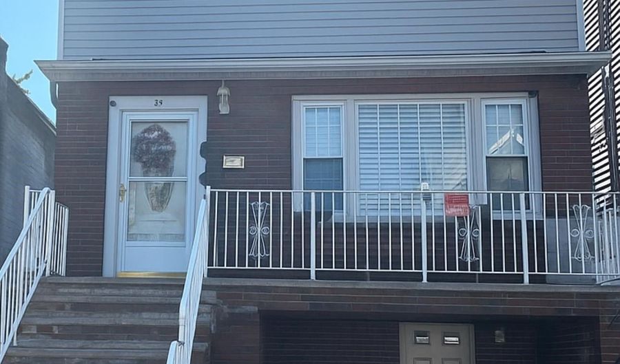 18 W 49TH St, Bayonne, NJ 07002 - 7 Beds, 3 Bath