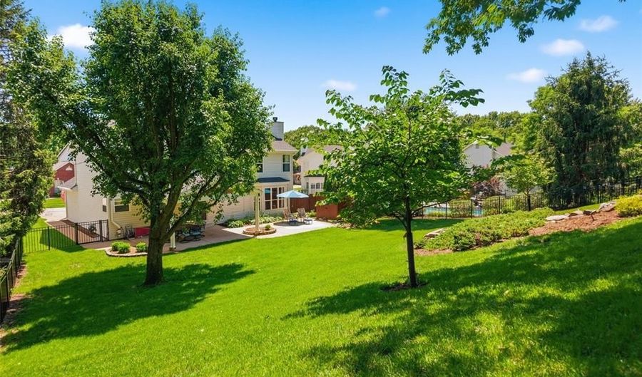 329 Gateford Dr, Ballwin, MO 63021 - 4 Beds, 4 Bath