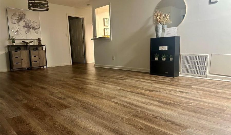 6308 Woodmont Blvd, Peachtree Corners, GA 30092 - 1 Beds, 1 Bath