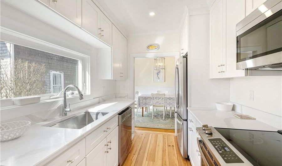 37 Almy St, Newport, RI 02840 - 4 Beds, 2 Bath
