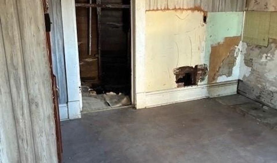 1013 Commercial St, Atchison, KS 66002 - 1 Beds, 1 Bath