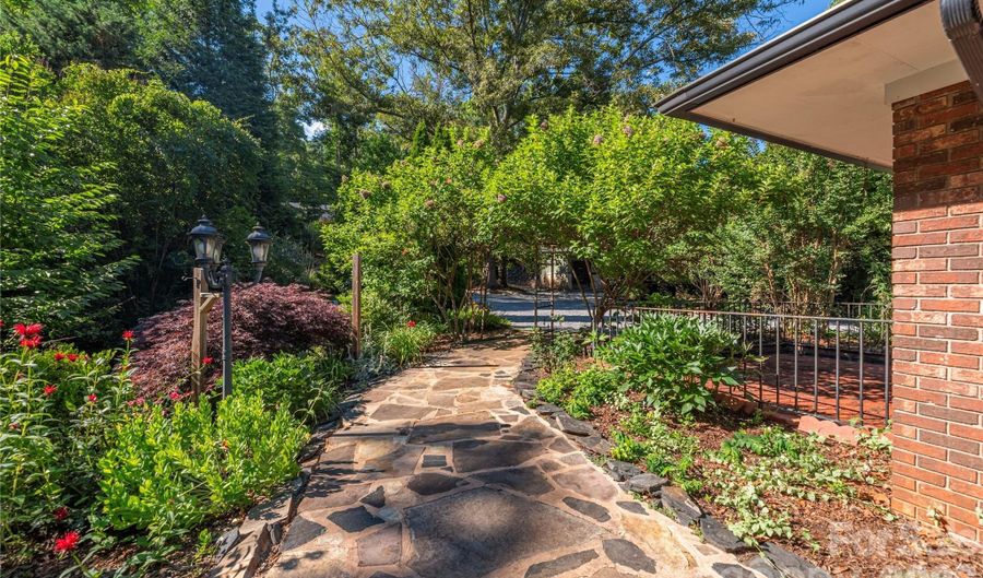 35 McKinney Rd, Asheville, NC 28805 - 3 Beds, 3 Bath
