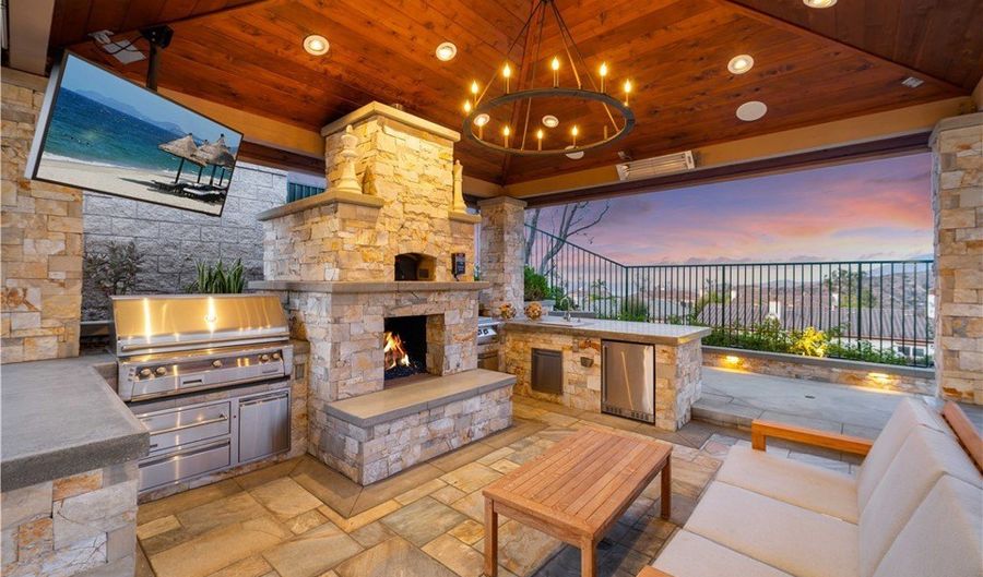 1040 S Summer Breeze Ln, Anaheim, CA 92808 - 5 Beds, 5 Bath