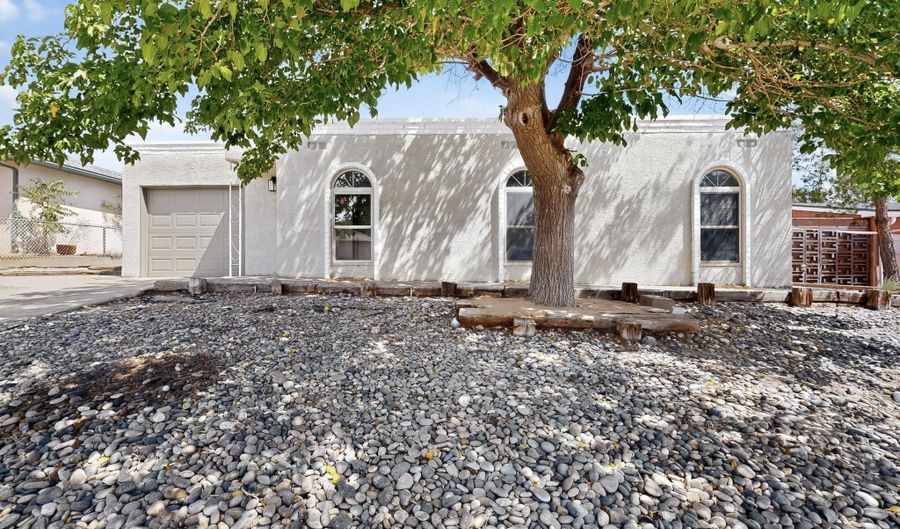 412 SESAME St SW, Albuquerque, NM 87121 - 3 Beds, 2 Bath