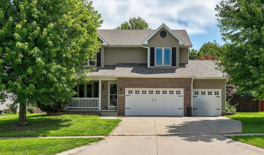 1107 Rosewood Dr, Altoona, IA 50009 - 4 Beds, 4 Bath