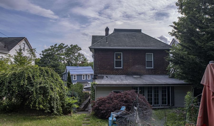 1336 16th St, Altoona, PA 16601 - 4 Beds, 2 Bath