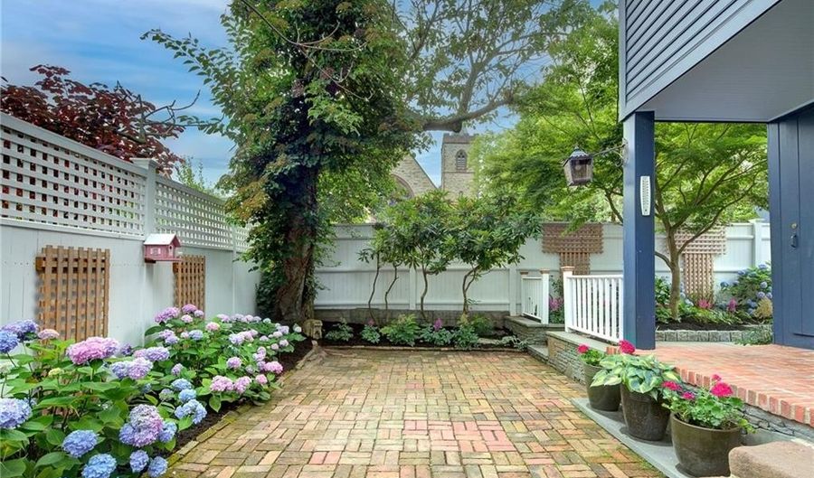 42 Second St, Newport, RI 02840 - 5 Beds, 5 Bath