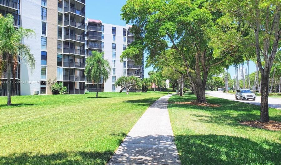 3101 N Country Club Dr 101, Aventura, FL 33180 - 2 Beds, 2 Bath