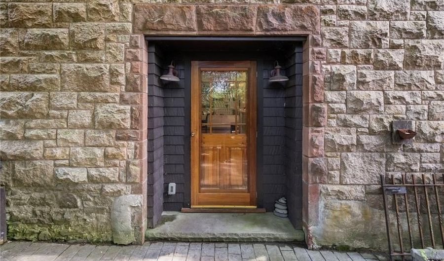 78 Coggeshall Ave 3, Newport, RI 02840 - 2 Beds, 2 Bath
