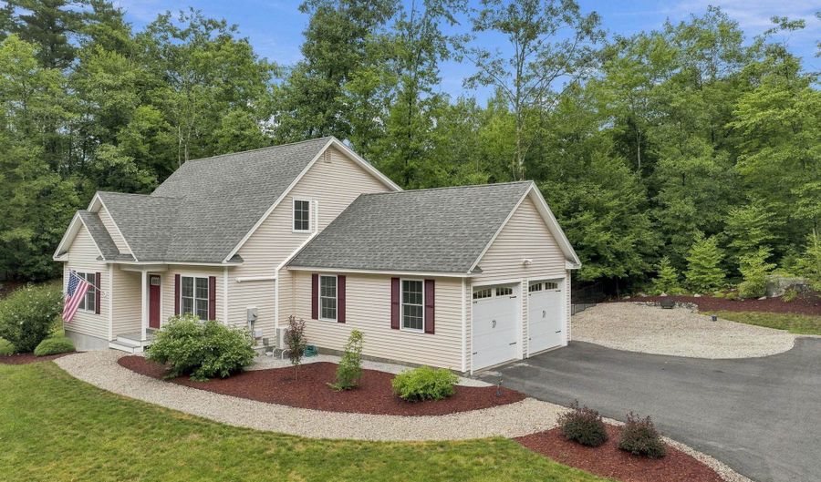 82 Pine Meadows Cir, Bennington, NH 03442 - 3 Beds, 3 Bath