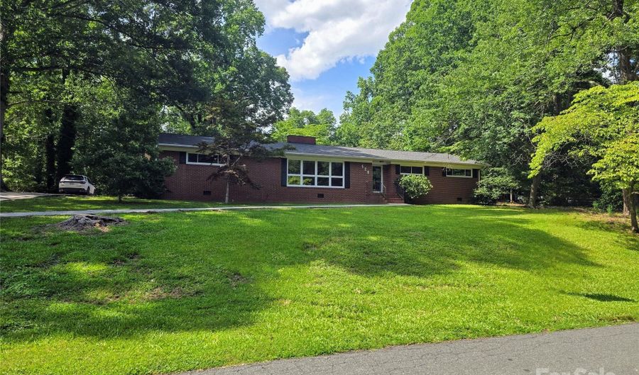 520 Crestview Dr, Albemarle, NC 28001 - 3 Beds, 2 Bath