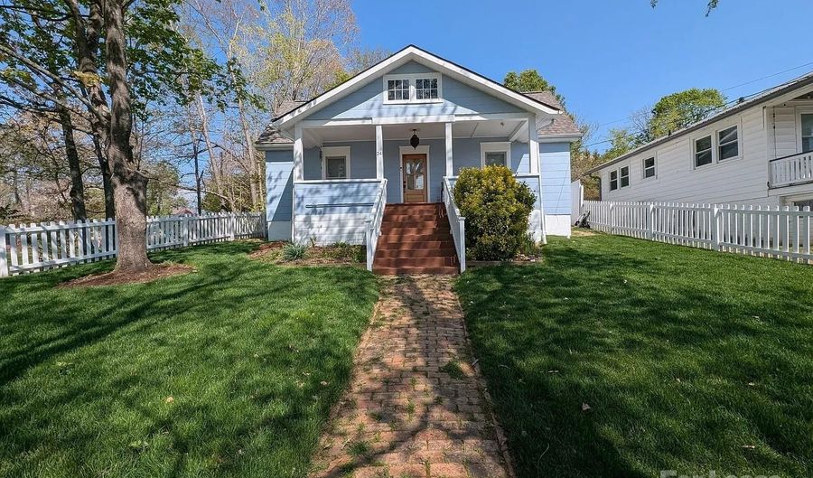24 Woodrow Ave, Asheville, NC 28801 - 2 Beds, 2 Bath