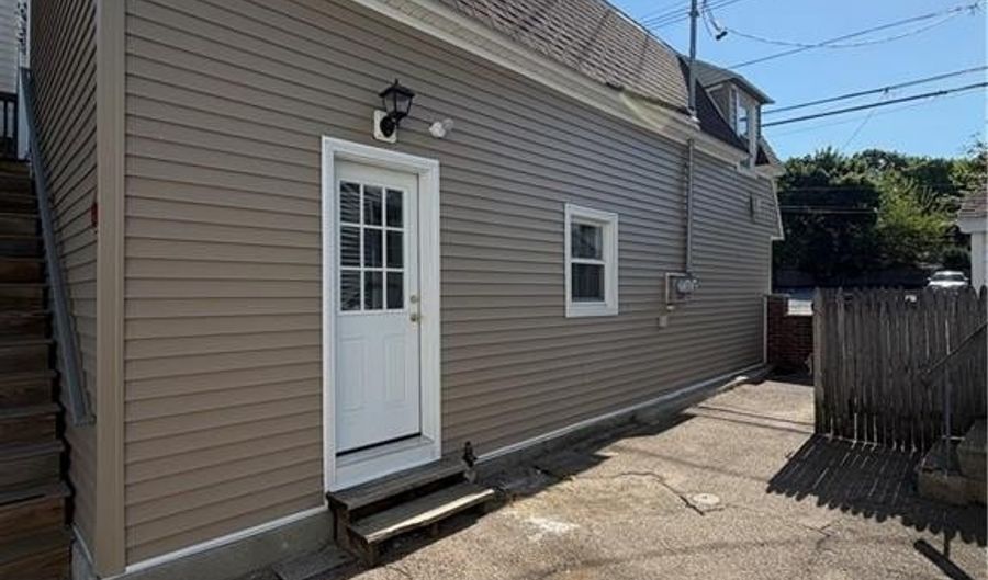 158 Roger Williams Ave 1, East Providence, RI 02916 - 0 Beds, 0 Bath