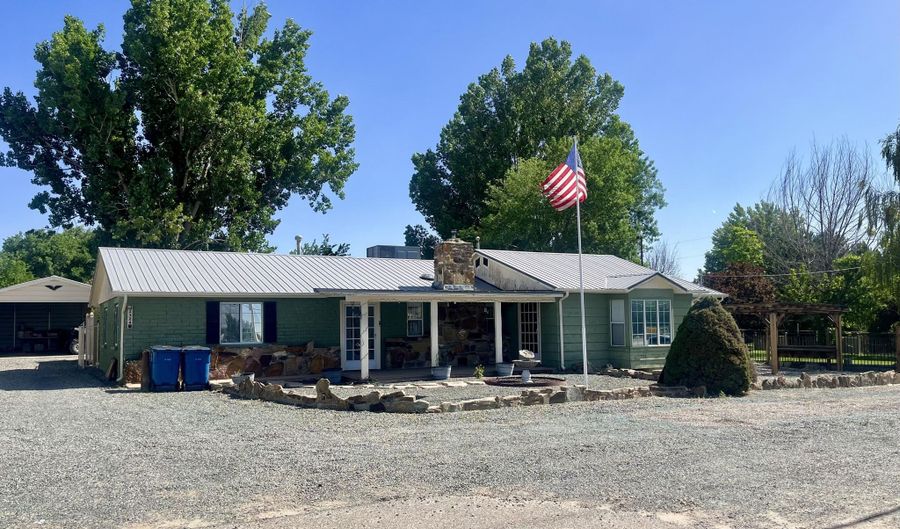2324 W BROADWAY Ave, Bloomfield, NM 87413 - 3 Beds, 2 Bath