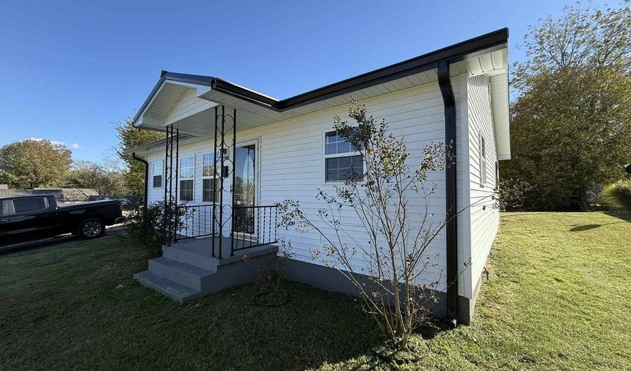 307 E Cumberland St, Albany, KY 42602 - 2 Beds, 1 Bath