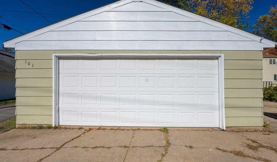 101 N Fayal Ave, Eveleth, MN 55734 - 2 Beds, 2 Bath
