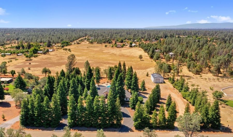 15947 Butterfield Ln, Anderson, CA 96007 - 5 Beds, 2 Bath