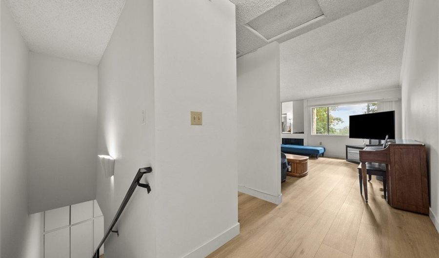 1814 Garvey Ave B, Alhambra, CA 91803 - 2 Beds, 3 Bath